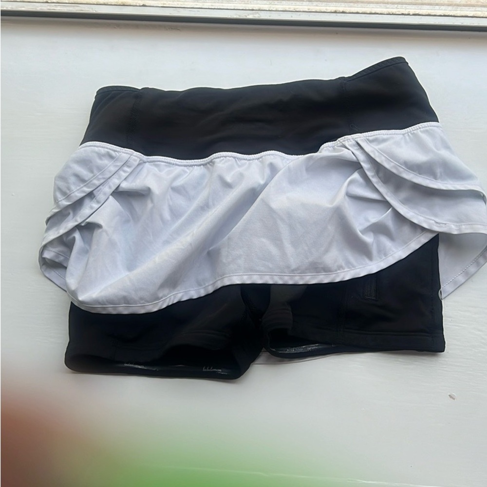 Lululemon White/Black Speed Squad Skirt